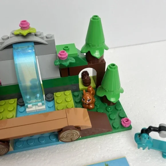 LEGO 41677 Friends Forest Waterfall Olivia Andrea Squirrel Scooter Diamond - Picture 7 of 11